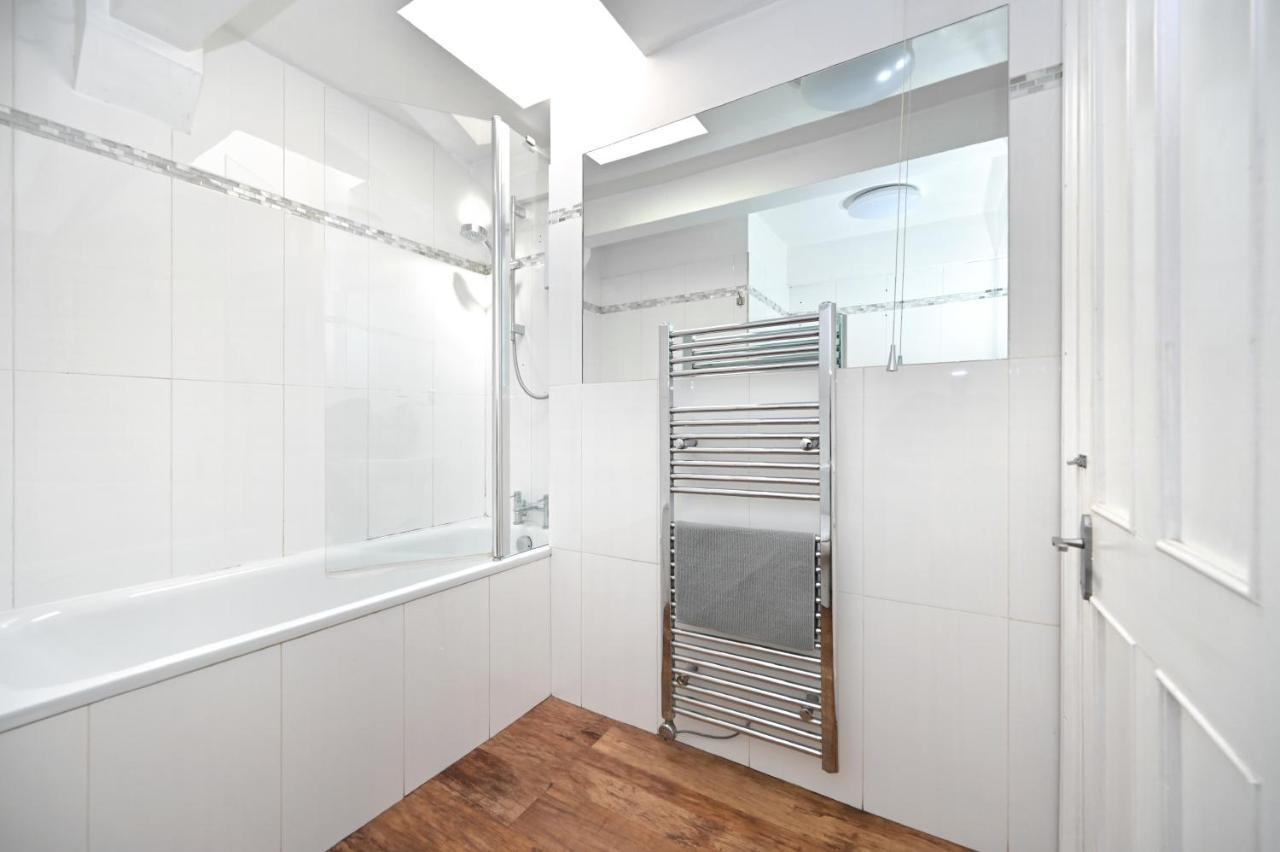 Soho, Piccadilly & Chinatown - Two Bedroom & Two Double Beds Apartment London Exterior photo