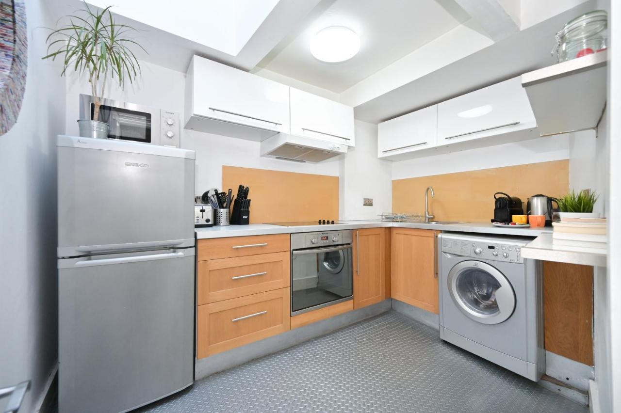 Soho, Piccadilly & Chinatown - Two Bedroom & Two Double Beds Apartment London Exterior photo