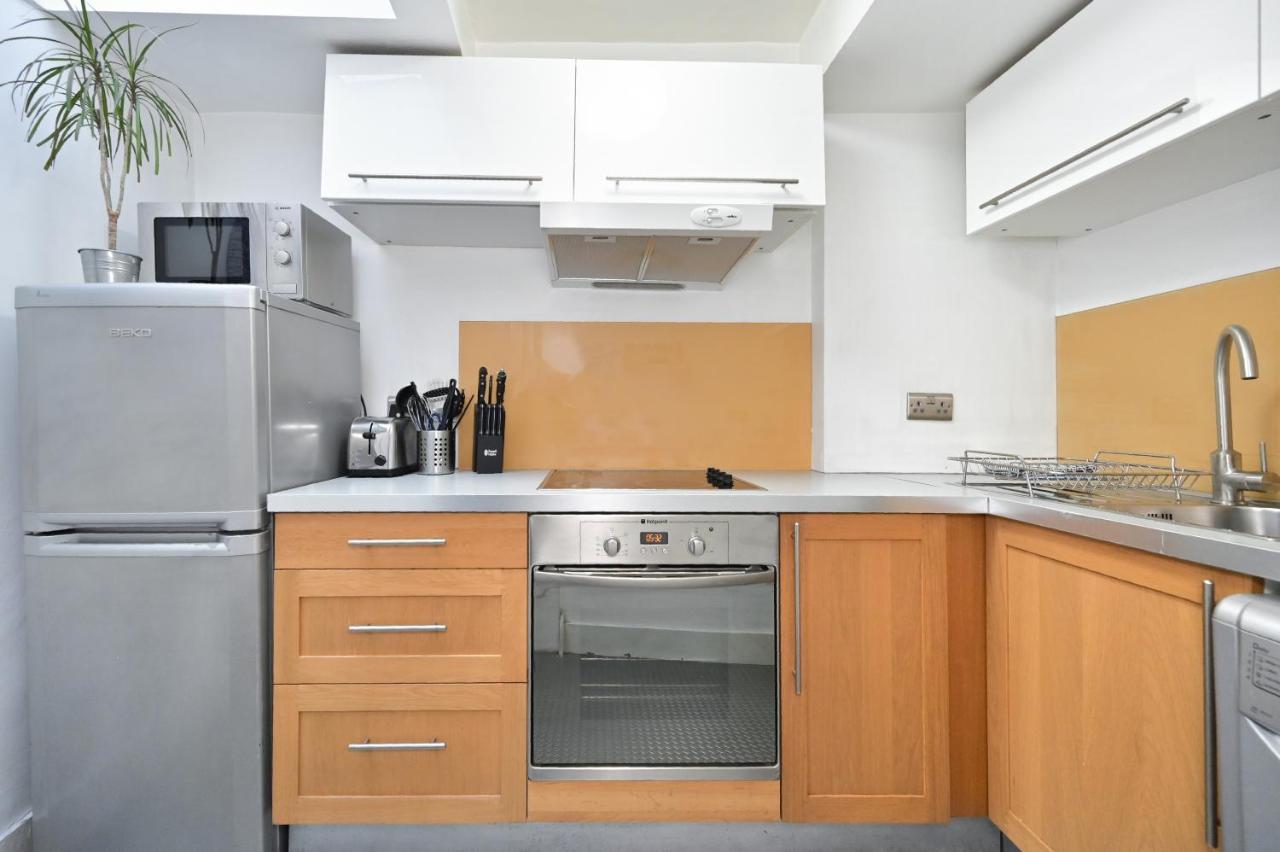 Soho, Piccadilly & Chinatown - Two Bedroom & Two Double Beds Apartment London Exterior photo